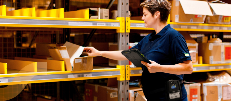 Tablette industrielle picking en entrepôt